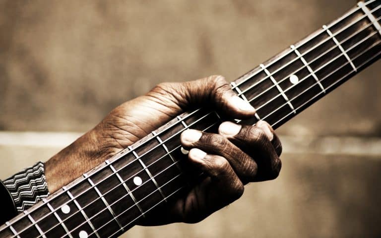 Comment apprendre à jouer de la guitare ?