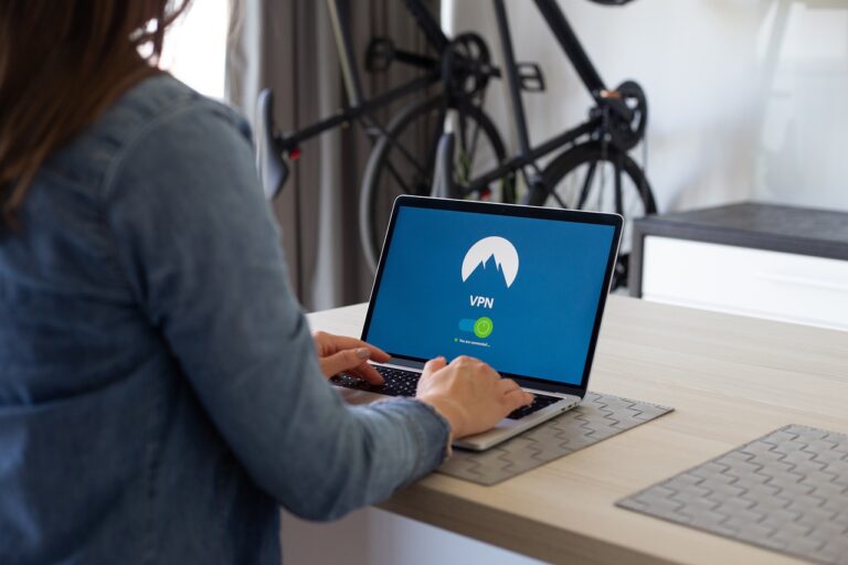 Pourquoi utiliser un VPN pour protéger votre vie privée en ligne ?