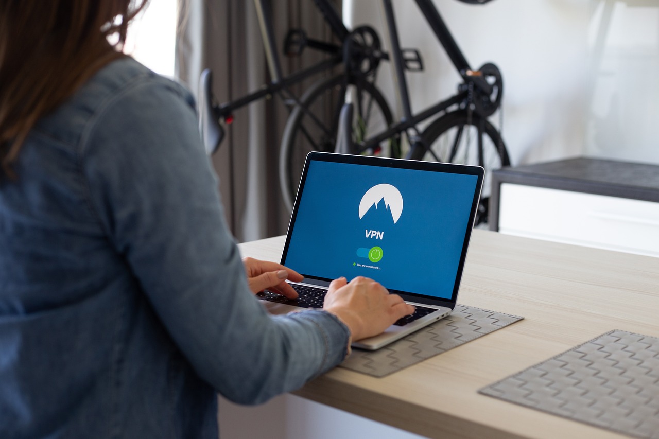 Pourquoi utiliser un VPN pour protéger votre vie privée en ligne ?