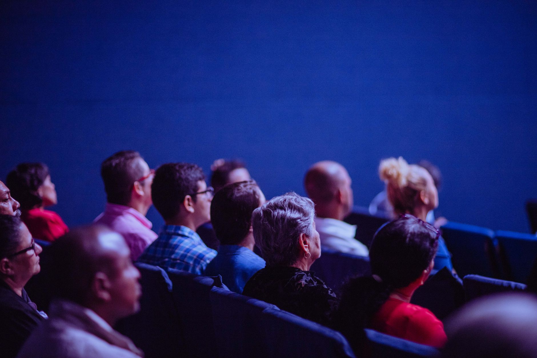Comment les forums en ligne transforment les discussions communautaires