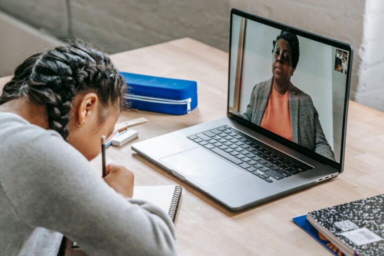 L&rsquo;éducation en ligne : une révolution dans l&rsquo;apprentissage moderne